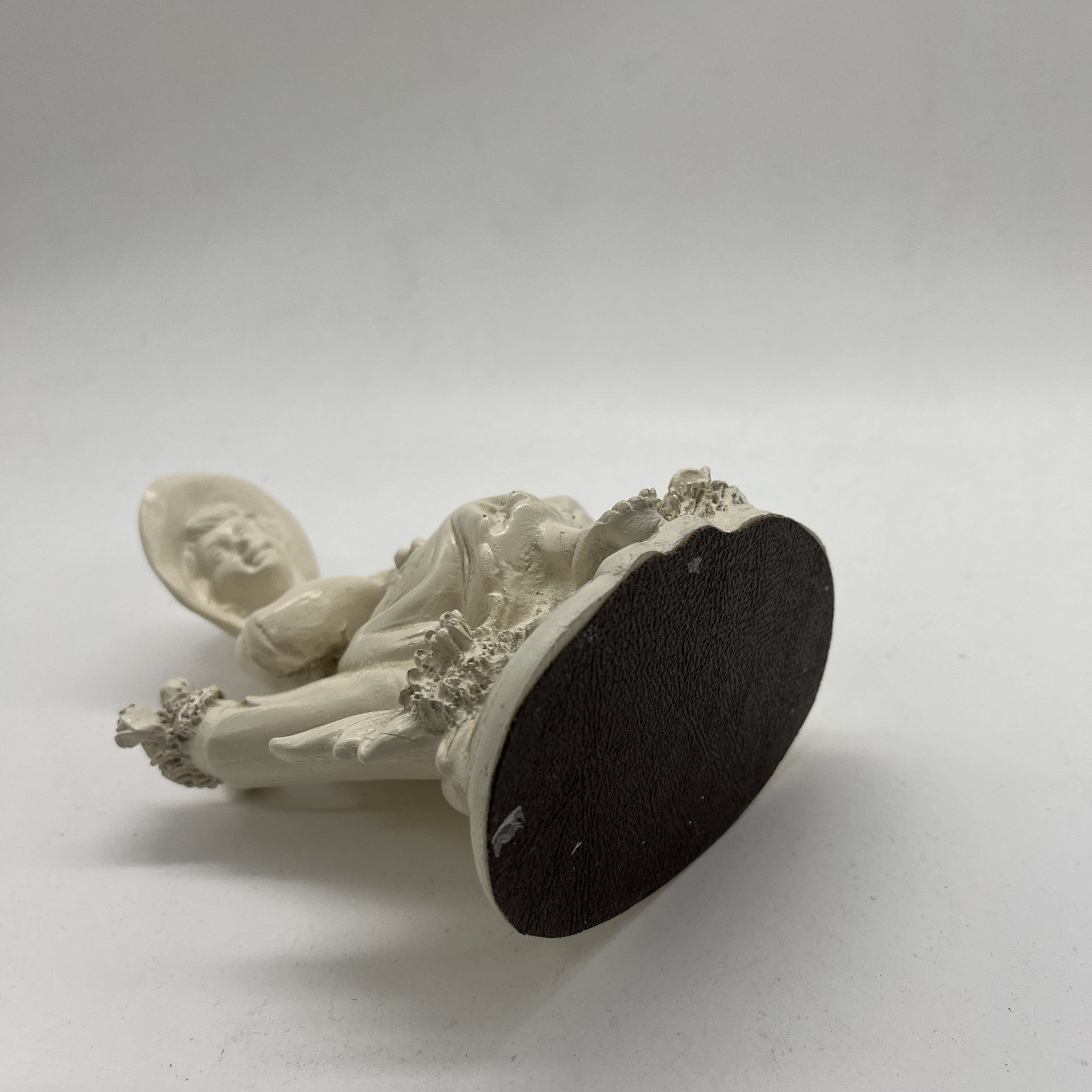 Статуэтка "Цветочница", композитный материал, Азия, 1990-2010 гг.