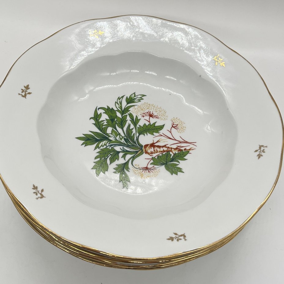 Набор из 5 обеденных тарелок с изображением овощей, фарфор, деколь, золочение, Рижский фарфорово-фаянсовый завод, СССР, 1970-1980 гг.