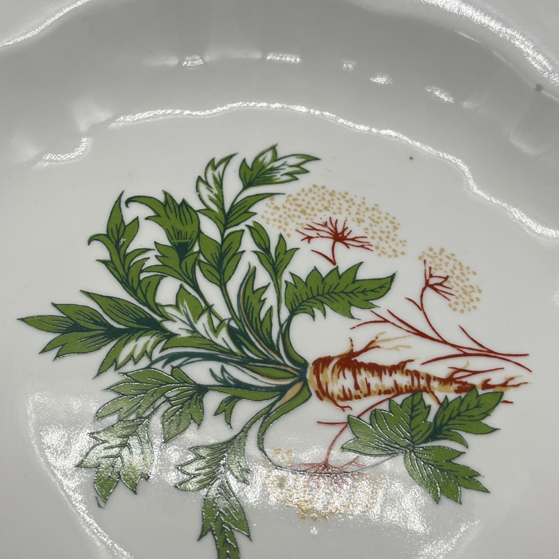 Набор из 5 обеденных тарелок с изображением овощей, фарфор, деколь, золочение, Рижский фарфорово-фаянсовый завод, СССР, 1970-1980 гг.