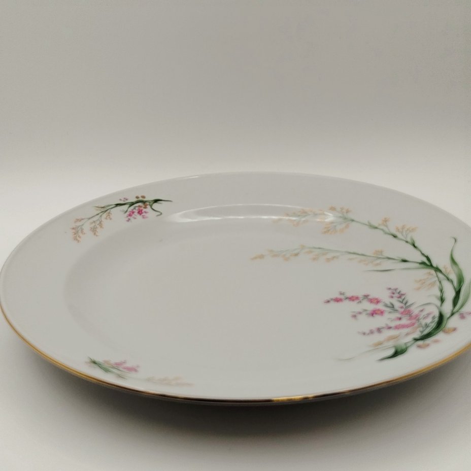 Блюдо круглой формы, украшенное цветочным декором, фарфор, деколь, золочение, Bareuther & Co., Bavaria, Германия, 1931-1945 гг.