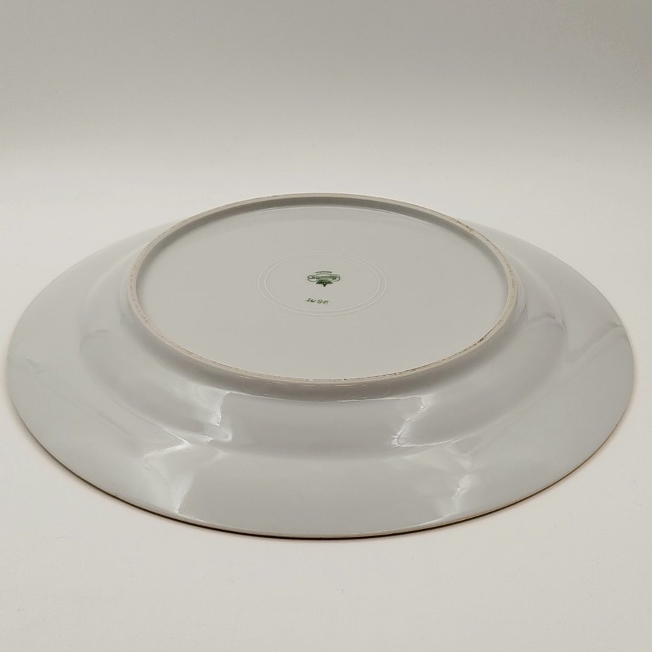 Блюдо круглой формы, украшенное цветочным декором, фарфор, деколь, золочение, Bareuther & Co., Bavaria, Германия, 1931-1945 гг.