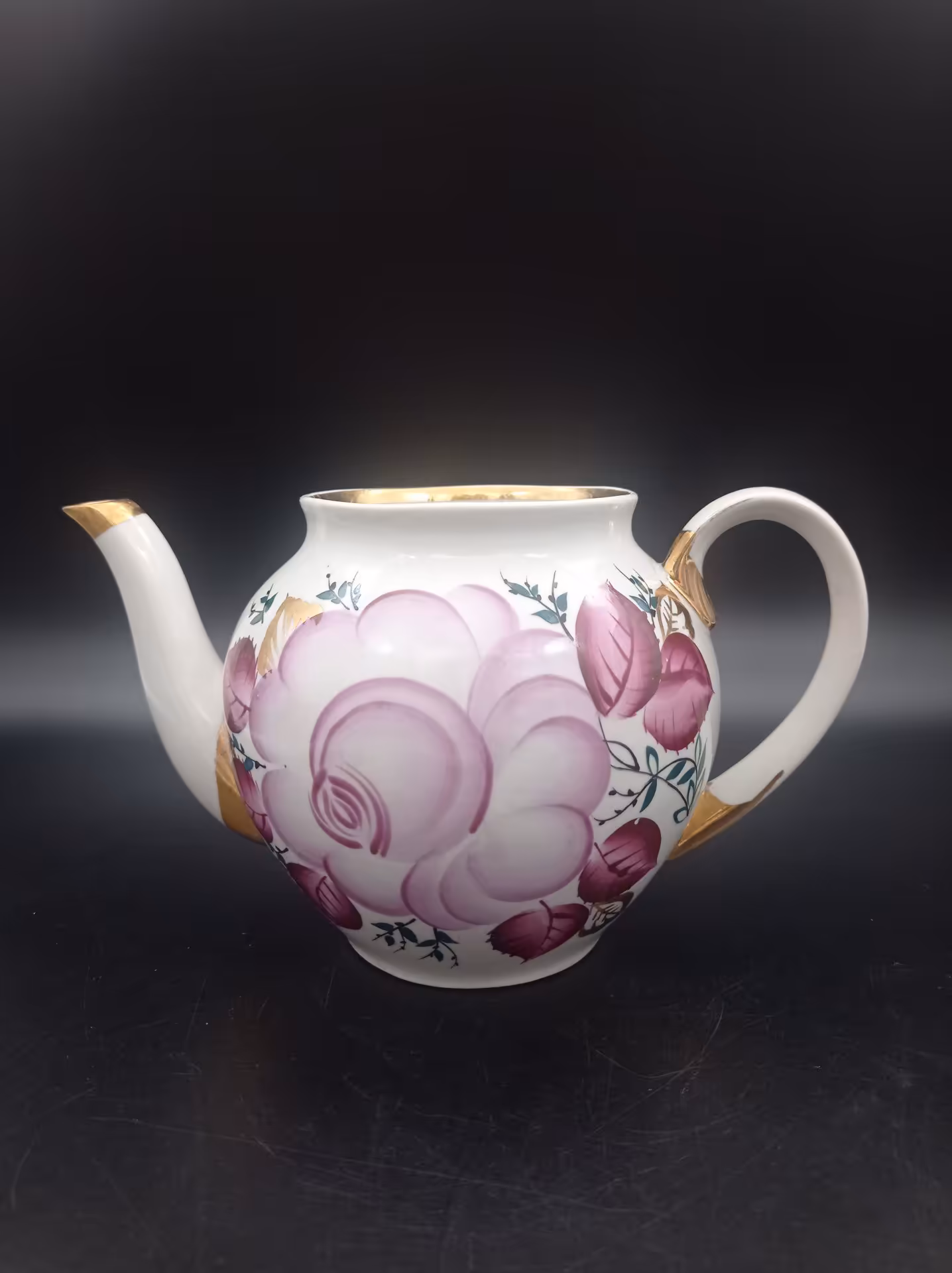 Чайник с цветочным декором