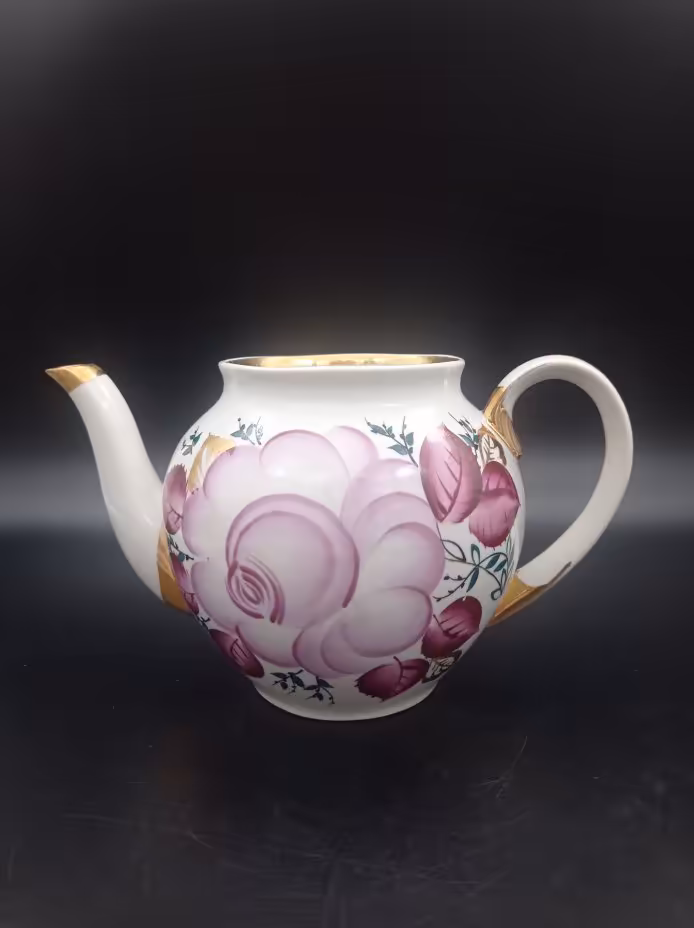 Чайник с цветочным декором