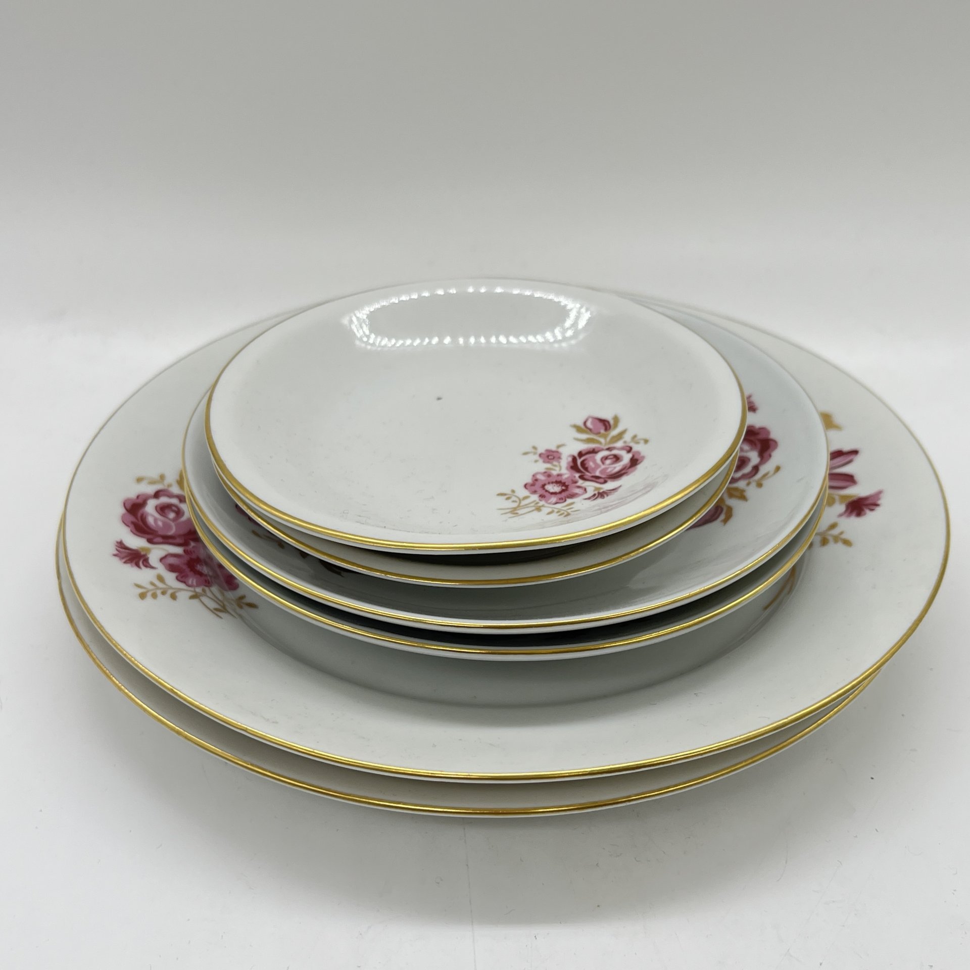 Набор десертный из 6 десертных тарелок с цветочным декором, фарфор, деколь, золочение, Freiberger Porzellan, ГДР, 1970-1995 гг.