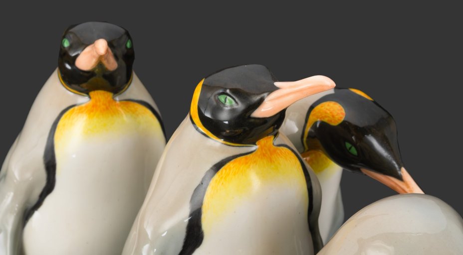 Скульптурная композиция "Пингвины", модель № V145, автор модели Erich Hösel (Эрих Хезель), фарфор, роспись, Meissen (Мейсенский фарфор), Германия, 1934-1945 гг.