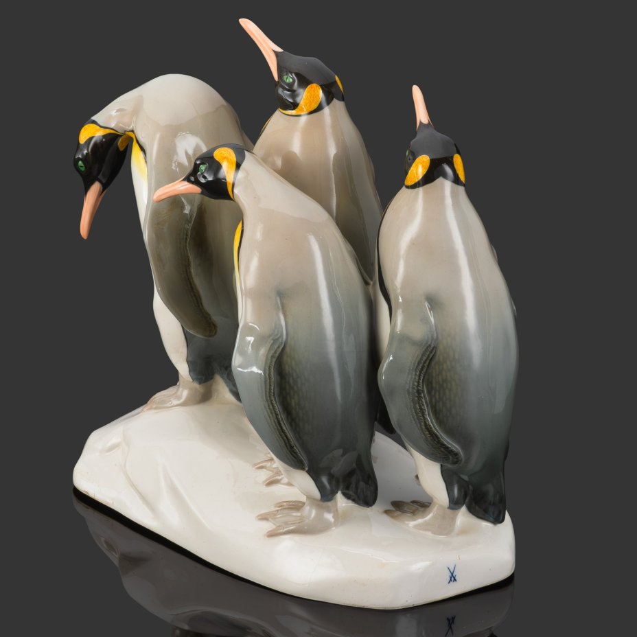 Скульптурная композиция "Пингвины", модель № V145, автор модели Erich Hösel (Эрих Хезель), фарфор, роспись, Meissen (Мейсенский фарфор), Германия, 1934-1945 гг.