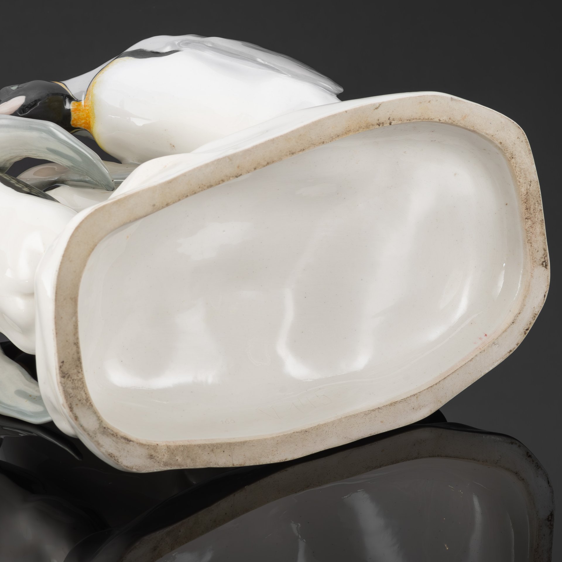 Скульптурная композиция "Пингвины", модель № V145, автор модели Erich Hösel (Эрих Хезель), фарфор, роспись, Meissen (Мейсенский фарфор), Германия, 1934-1945 гг.