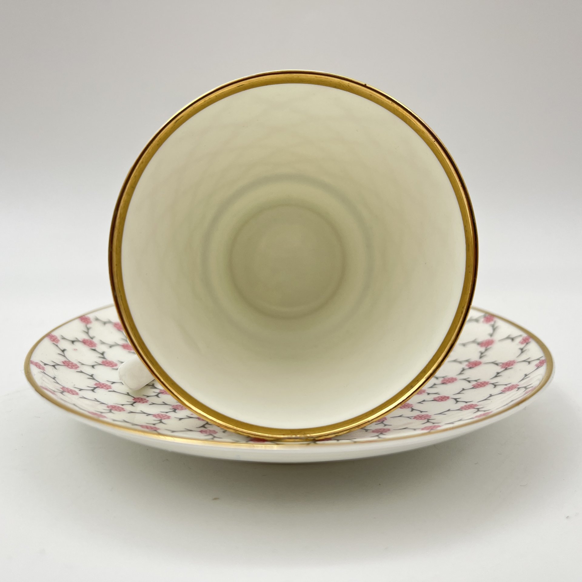 Кофейная пара "Розовая сетка", форма "Майская", автор формы Э.М. Криммер, автор рисунка Л.С. Лобанкова