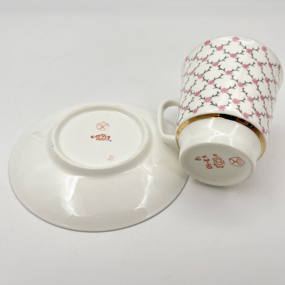 Кофейная пара "Розовая сетка", форма "Майская", автор формы Э.М. Криммер, автор рисунка Л.С. Лобанкова