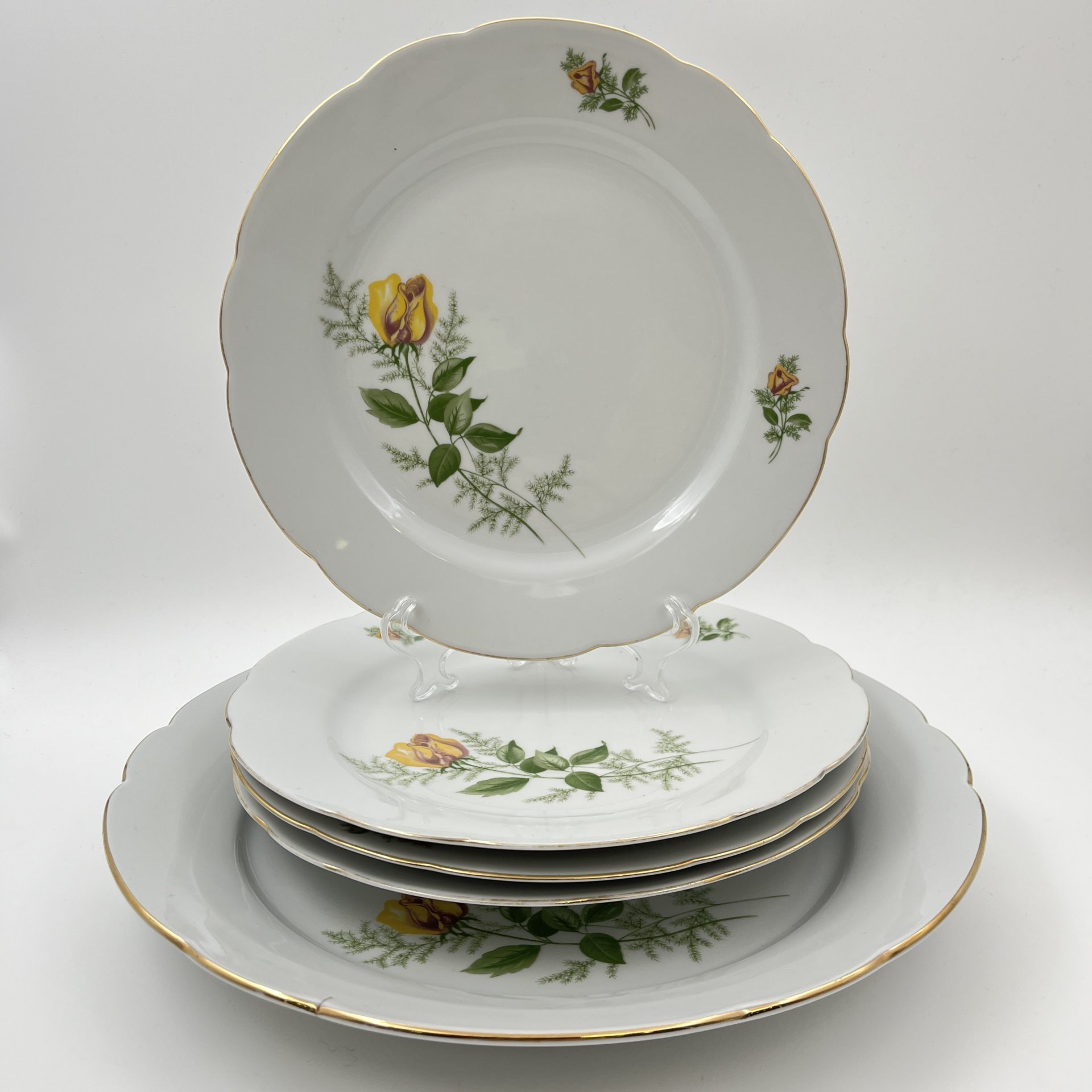 Набор обеденных тарелок с блюдом "Желтая роза" на 4 персоны, фарфор, деколь, золочение, Kahla, ГДР, 1970-1980 гг.