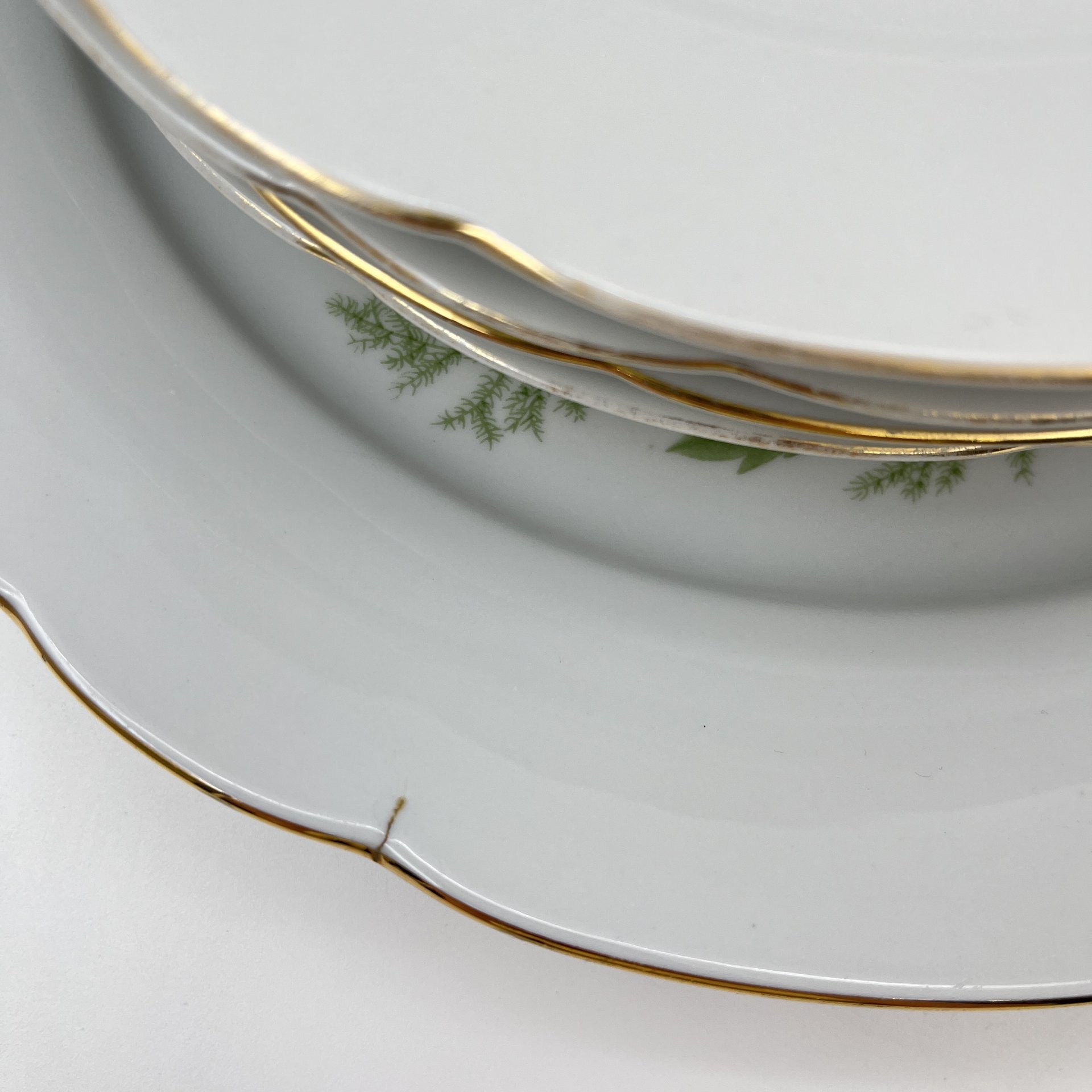 Набор обеденных тарелок с блюдом "Желтая роза" на 4 персоны, фарфор, деколь, золочение, Kahla, ГДР, 1970-1980 гг.