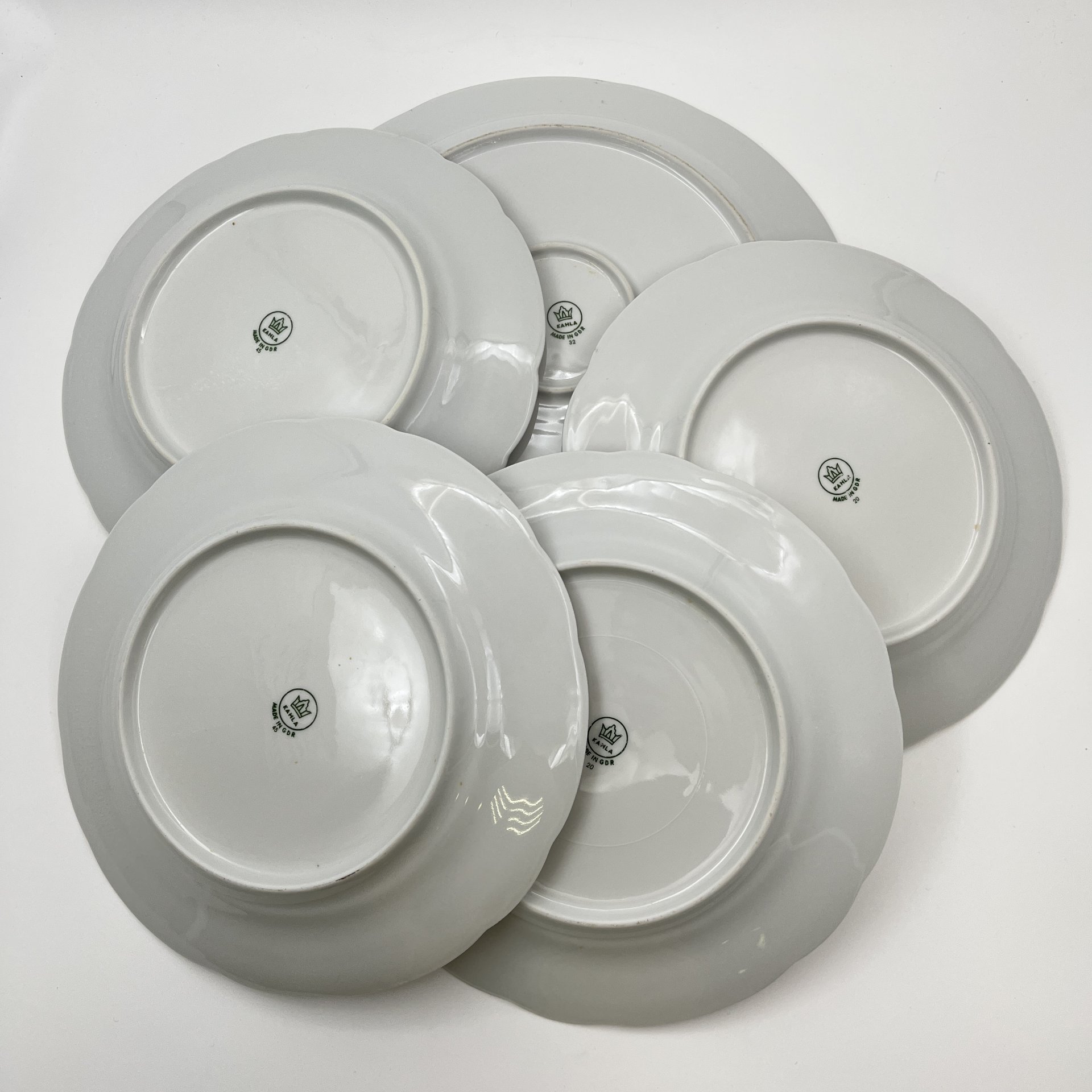 Набор обеденных тарелок с блюдом "Желтая роза" на 4 персоны, фарфор, деколь, золочение, Kahla, ГДР, 1970-1980 гг.