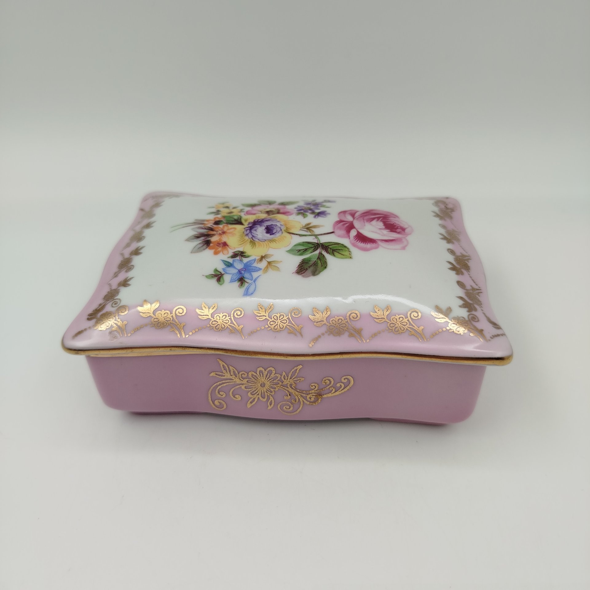 Шкатулка прямоугольной формы, с цветочным декором, фарфор, деколь, крытье, золочение, Martinroda Friedrich Eger & Co. (PM), Германия, 1970-1990 гг.