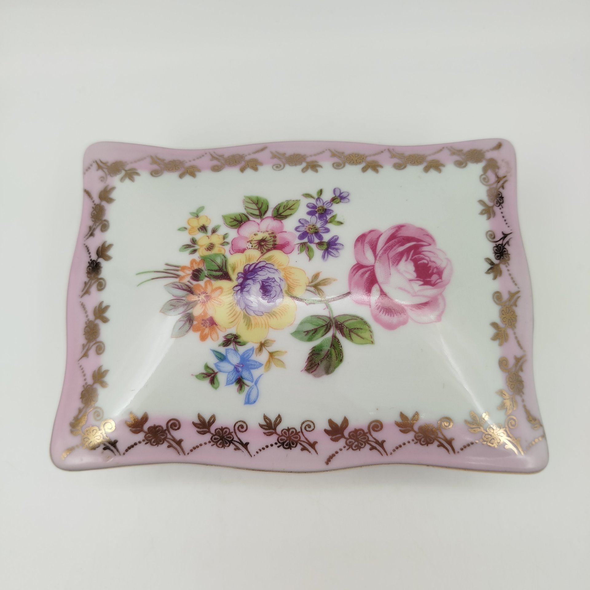 Шкатулка прямоугольной формы, с цветочным декором, фарфор, деколь, крытье, золочение, Martinroda Friedrich Eger & Co. (PM), Германия, 1970-1990 гг.