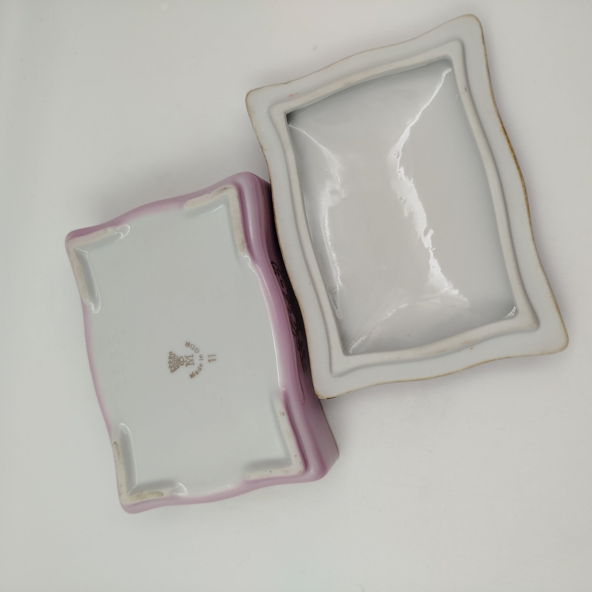 Шкатулка прямоугольной формы, с цветочным декором, фарфор, деколь, крытье, золочение, Martinroda Friedrich Eger & Co. (PM), Германия, 1970-1990 гг.