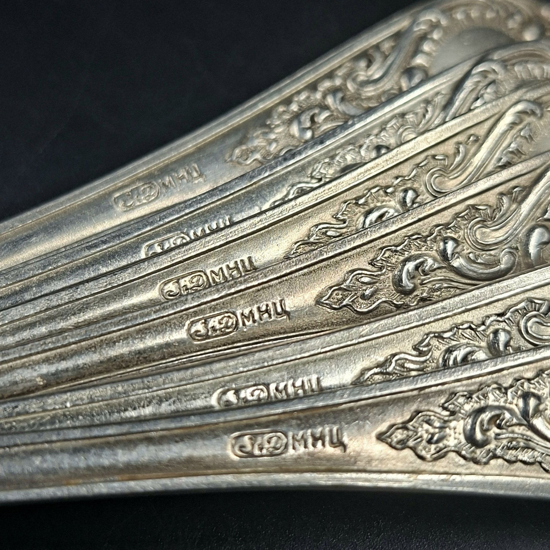 Набор из шести чайных ложек с растительным декором, мНЦ (медь-никель-цинк), Вольнянский завод столовых приборов им. Шевченко (ЗiШ, ЗиШ), СССР, 1960-1990 гг.