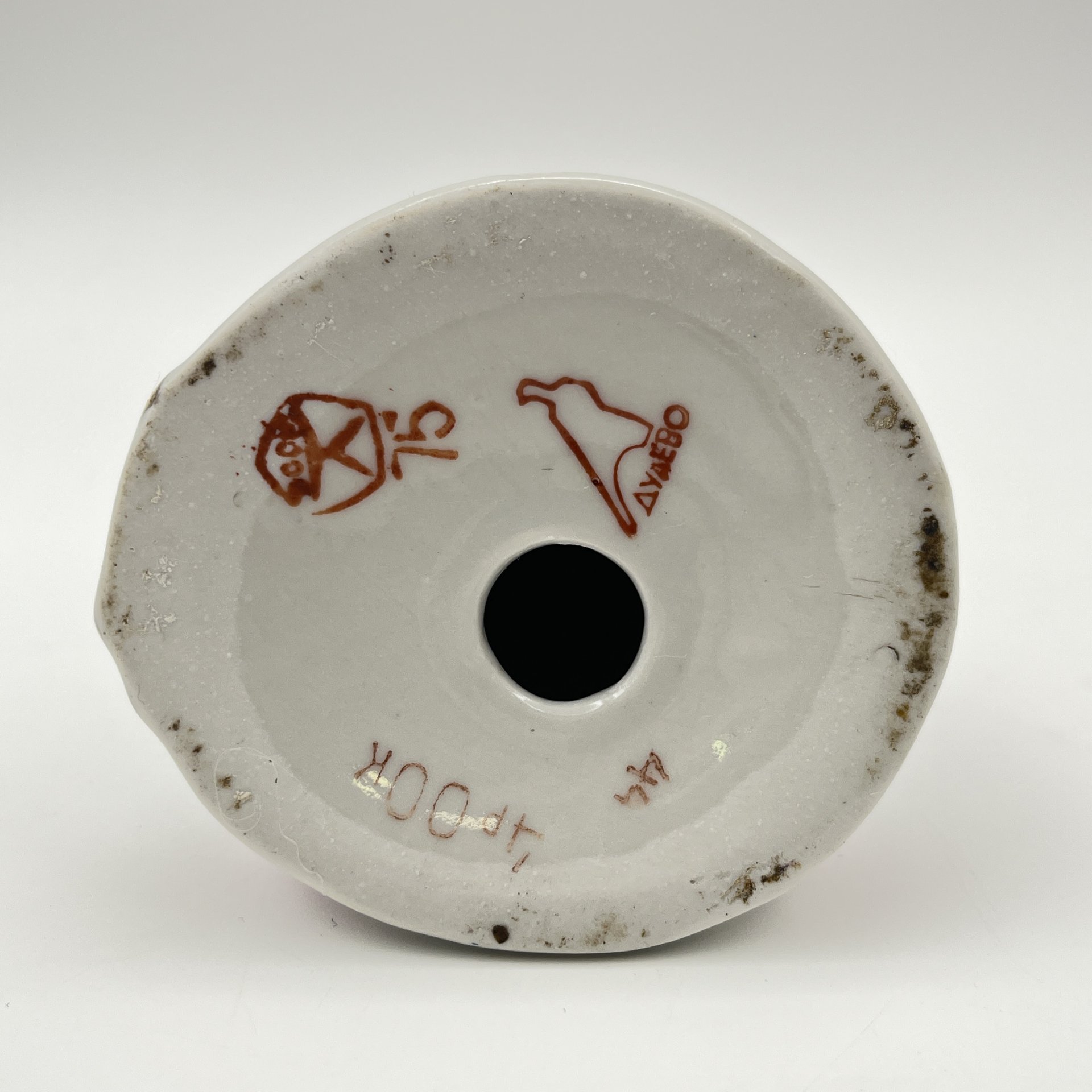 Статуэтка "Девушка с чайником" ("Семейное чаепитие"), автор Н. А. Малышева, фарфор, роспись, золочение, Дулевский фарфоровый завод (Дулёво), СССР, 1968-1991 гг.