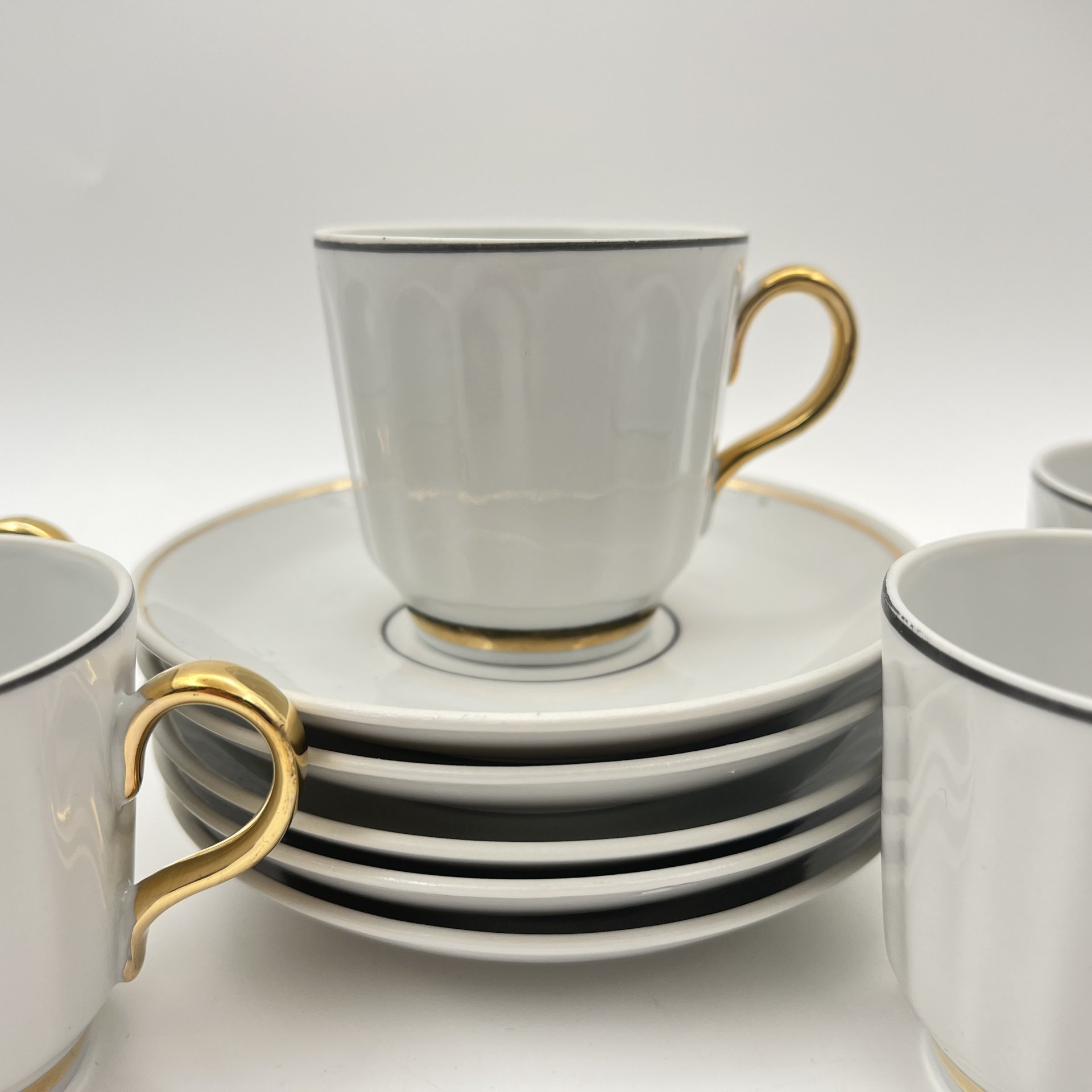 Набор из 5-ти кофейный пар, украшенных лаконичным декором, фарфор, золочение, Барановский фарфоровый завод, СССР, 1970-1990 гг.