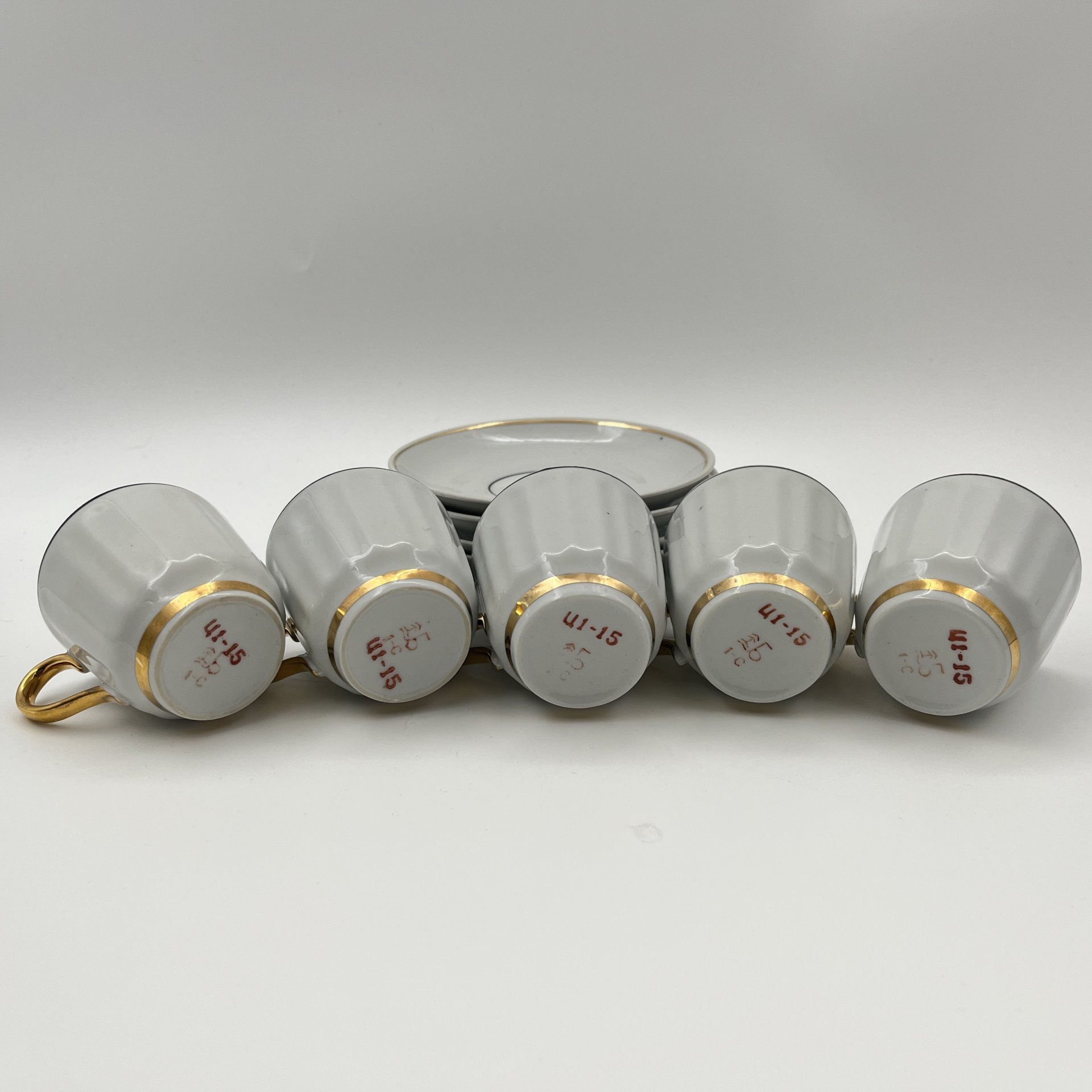 Набор из 5-ти кофейный пар, украшенных лаконичным декором, фарфор, золочение, Барановский фарфоровый завод, СССР, 1970-1990 гг.