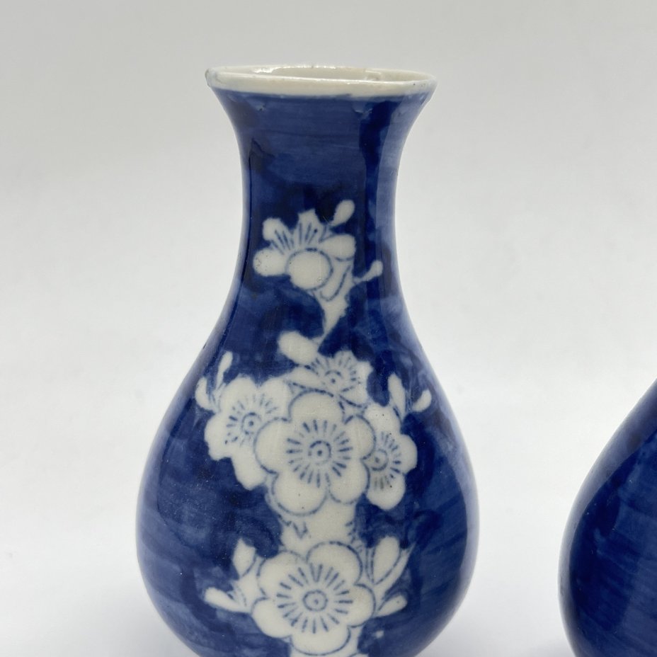 Парные вазочки с расписным цветочным декором