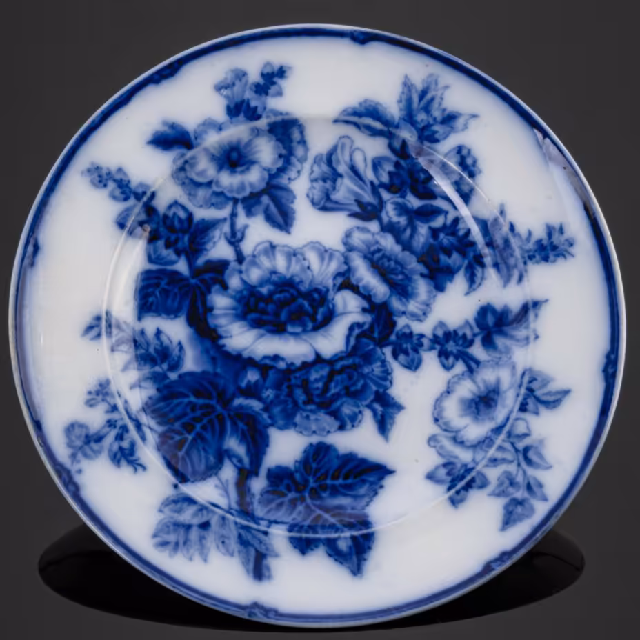 Тарелка "Hollyhock" с декором в виде цветов мальвы, фаянс, деколь, Wedgwood, Великобритания, 1850-1900 гг., Wedgwood