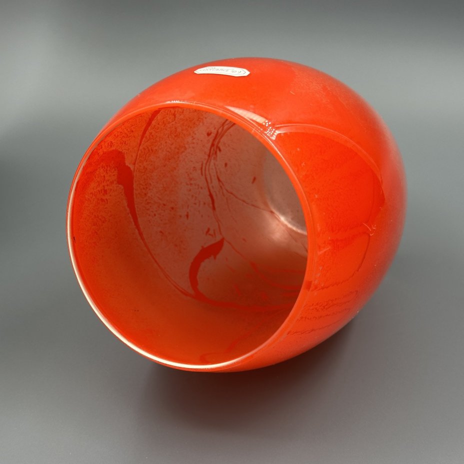 Ваза красного оттенка, лаконичной формы, Cristal D'Arques Durand