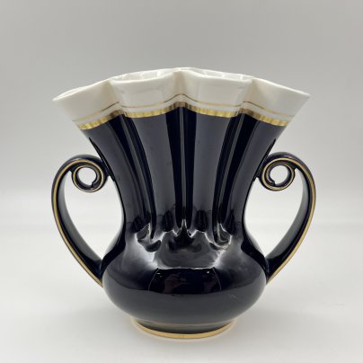 Ваза "Веерная", автор Э.М. Криммер, фарфор, крытье кобальтом, золочение, Ленинградский фарфоровый завод (ЛФЗ), СССР, 1950-1970 гг.