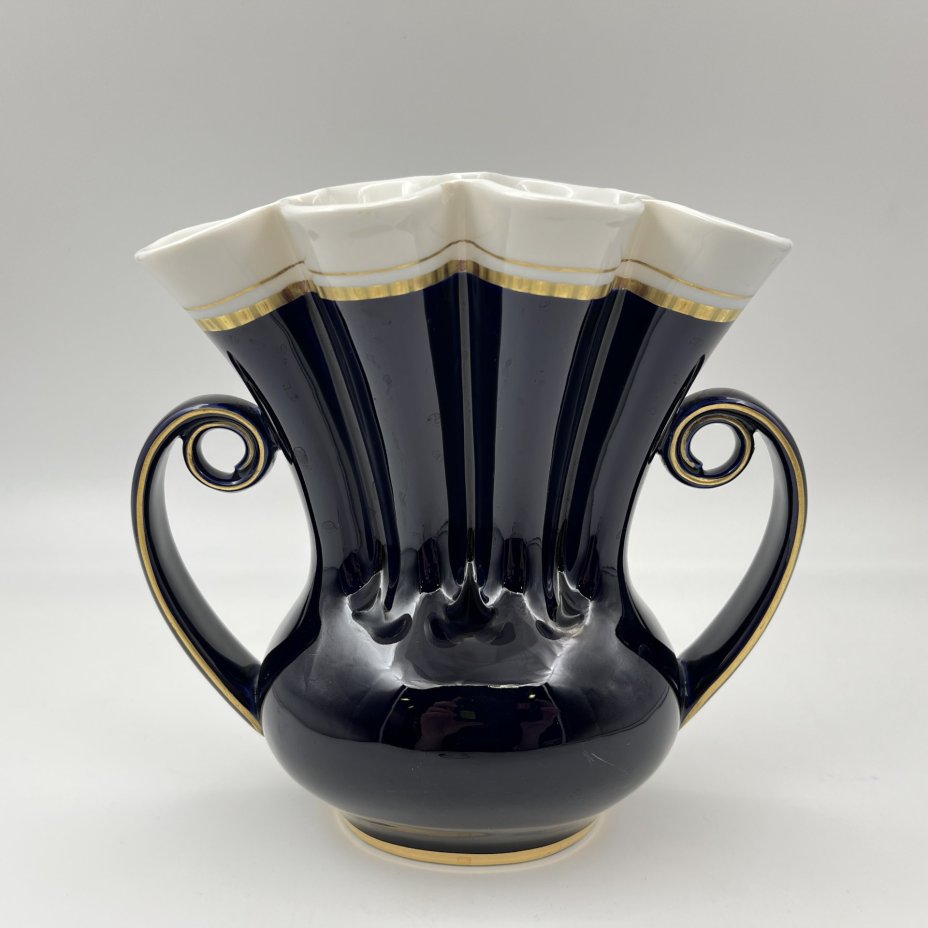 Ваза "Веерная", автор Э.М. Криммер, фарфор, крытье кобальтом, золочение, Ленинградский фарфоровый завод (ЛФЗ), СССР, 1950-1970 гг.