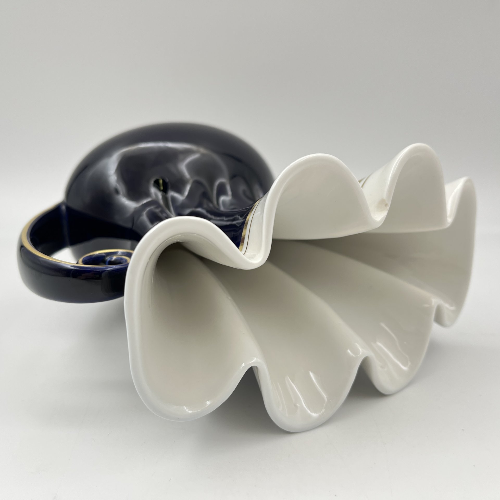 Ваза "Веерная", автор Э.М. Криммер, фарфор, крытье кобальтом, золочение, Ленинградский фарфоровый завод (ЛФЗ), СССР, 1950-1970 гг.