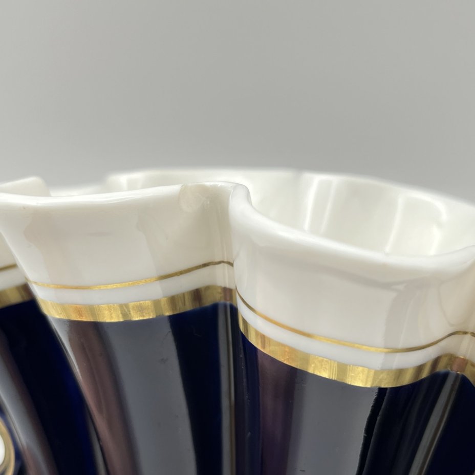 Ваза "Веерная", автор Э.М. Криммер, фарфор, крытье кобальтом, золочение, Ленинградский фарфоровый завод (ЛФЗ), СССР, 1950-1970 гг.