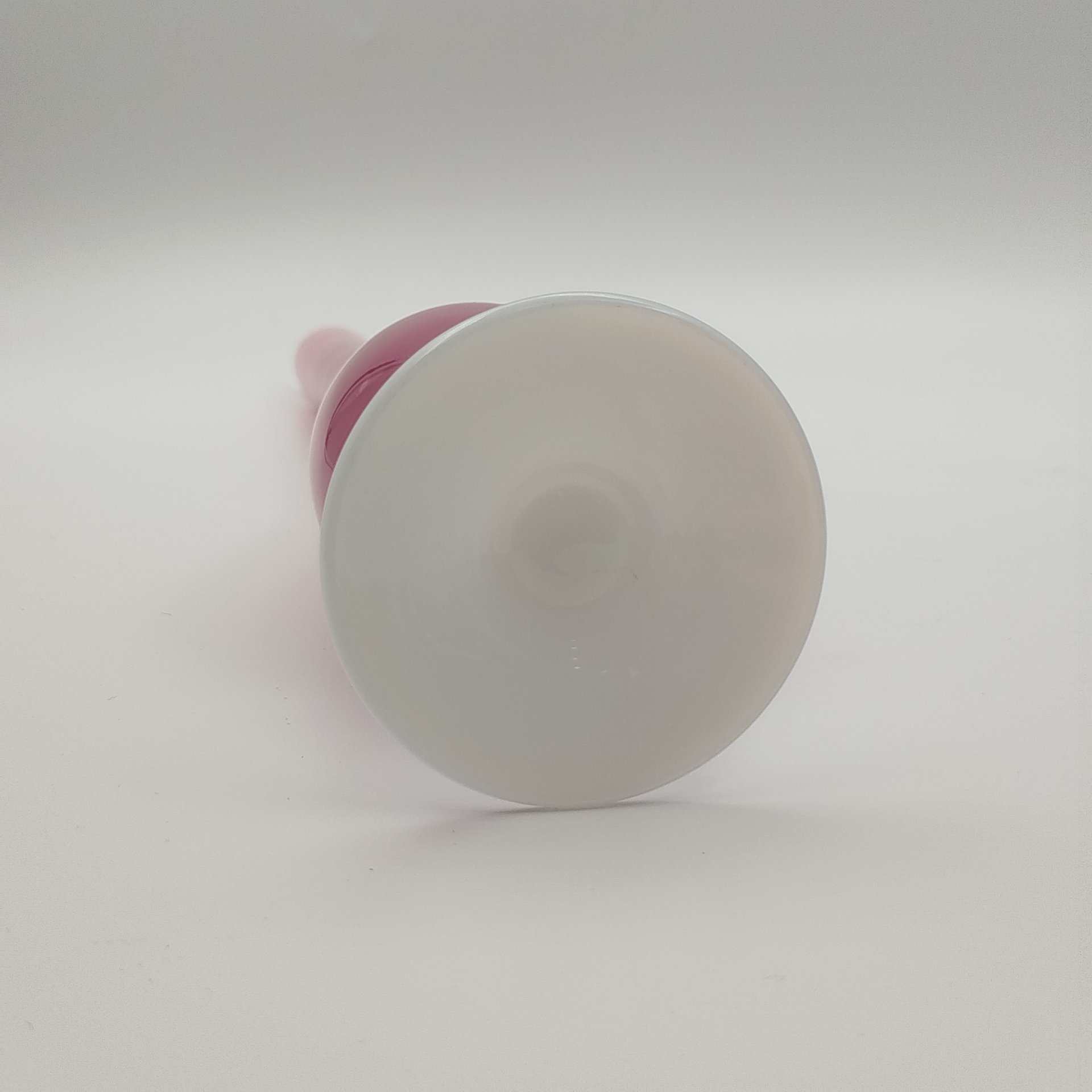 Ваза вытянутой формы розового оттенка, цветное стекло, Западная Европа, 1960-1980 гг.