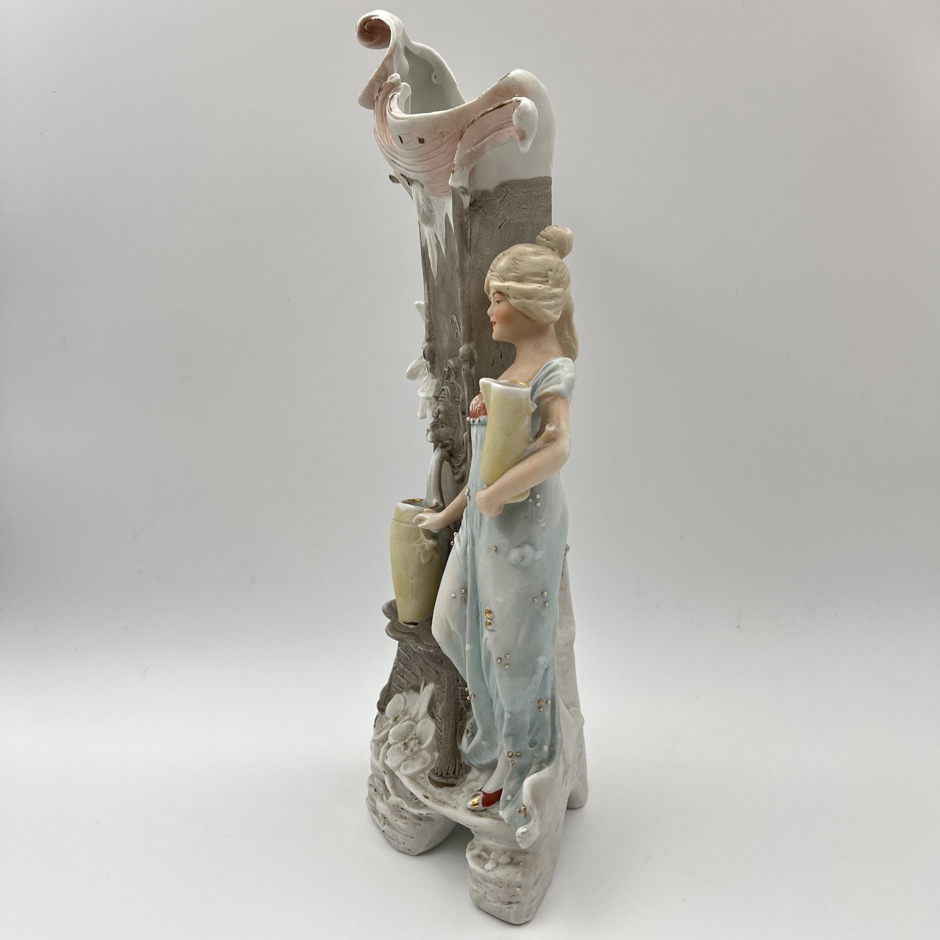 Статуэтка (ваза) "Девочка у фонтана", бисквит, роспись, золочение, Carl Schneiders Erben, Германия, 1880-1900 гг.