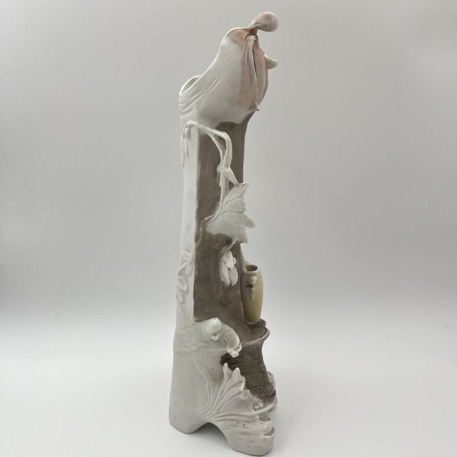 Статуэтка (ваза) "Девочка у фонтана"