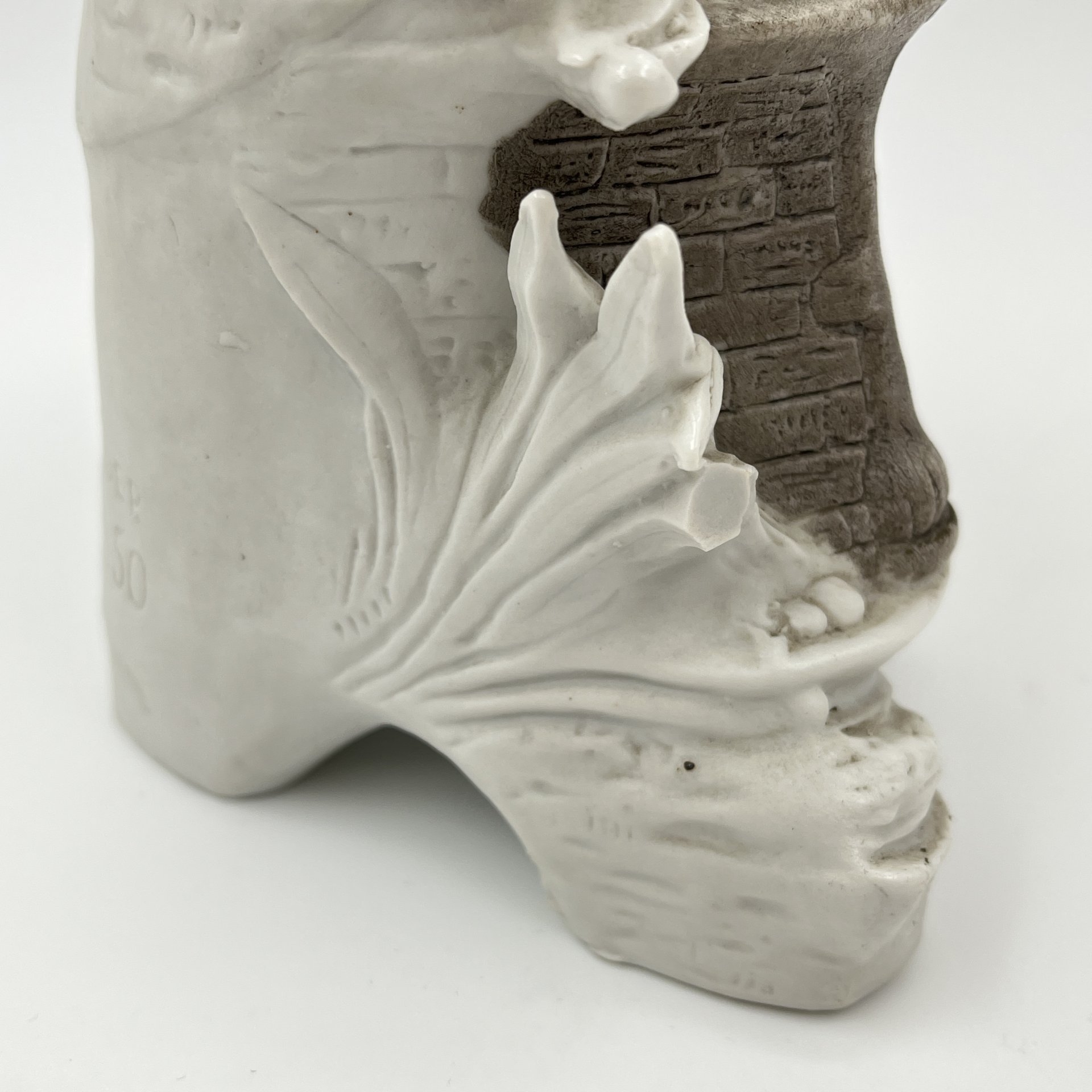 Статуэтка (ваза) "Девочка у фонтана", бисквит, роспись, золочение, Carl Schneiders Erben, Германия, 1880-1900 гг.