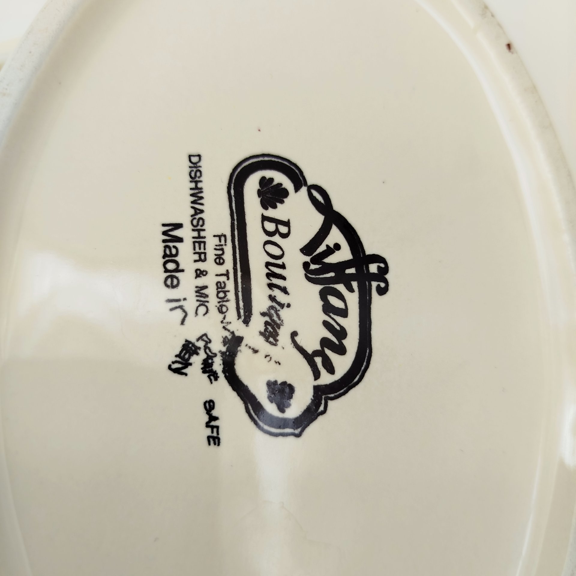 Шкатулка, украшенная орнаментальным декором, Tiffany boutique, фарфор, деколь, Италия, 1970-1990 гг.