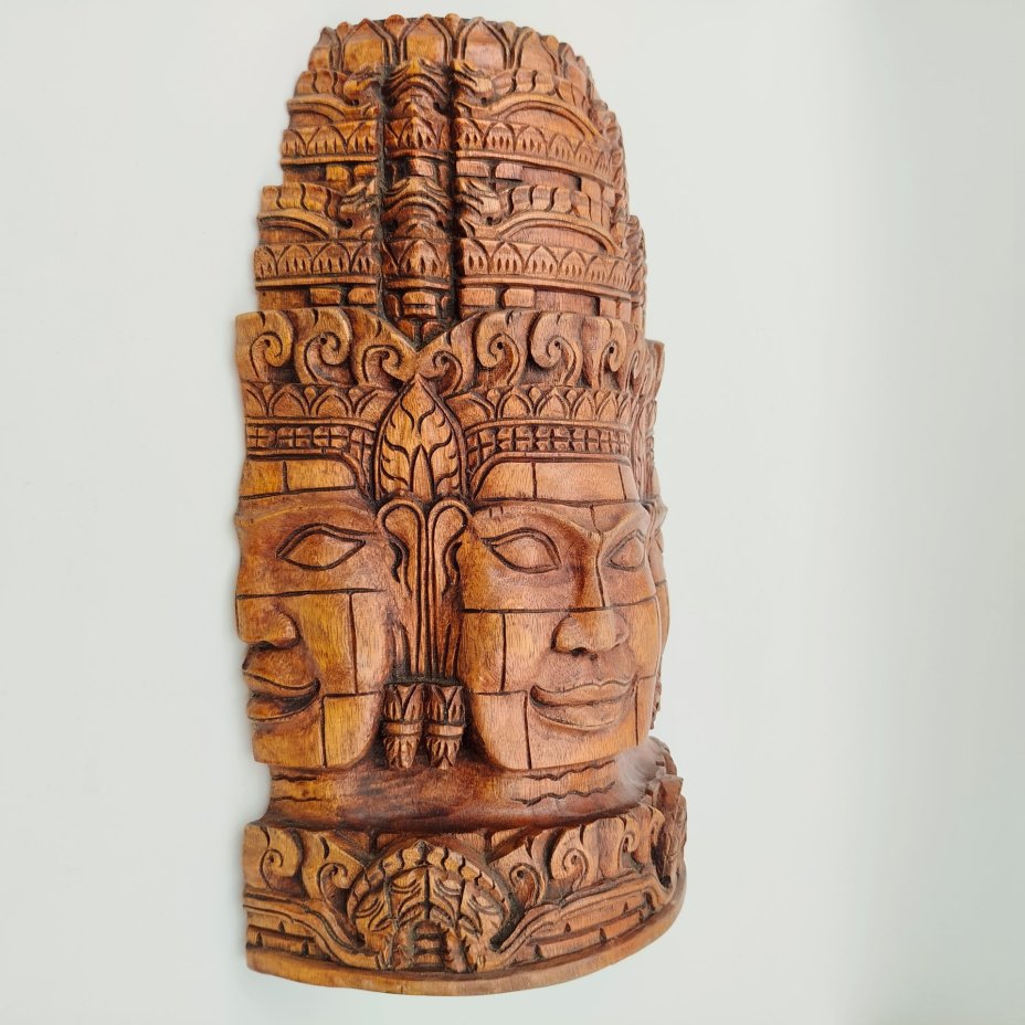 Панно с изображением трехликого Будды