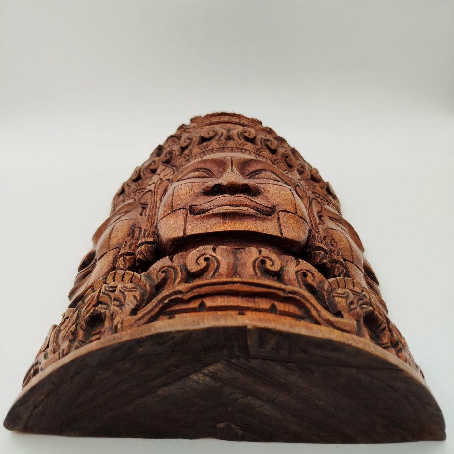 Панно с изображением трехликого Будды