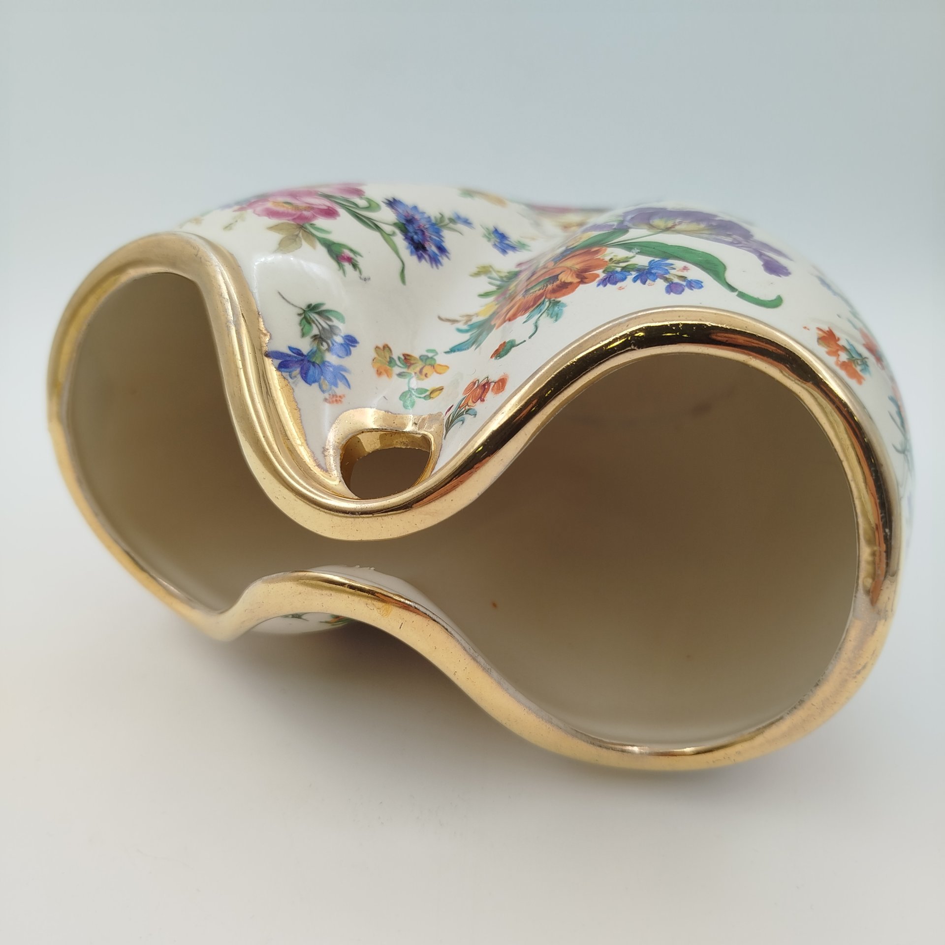 Ваза в форме фигурной корзинки, украшенная обильным цветочным декором, Keralux, фаянс, деколь, золочение, Boch Freres Keramis, Бельгия, 1950-1960 гг.