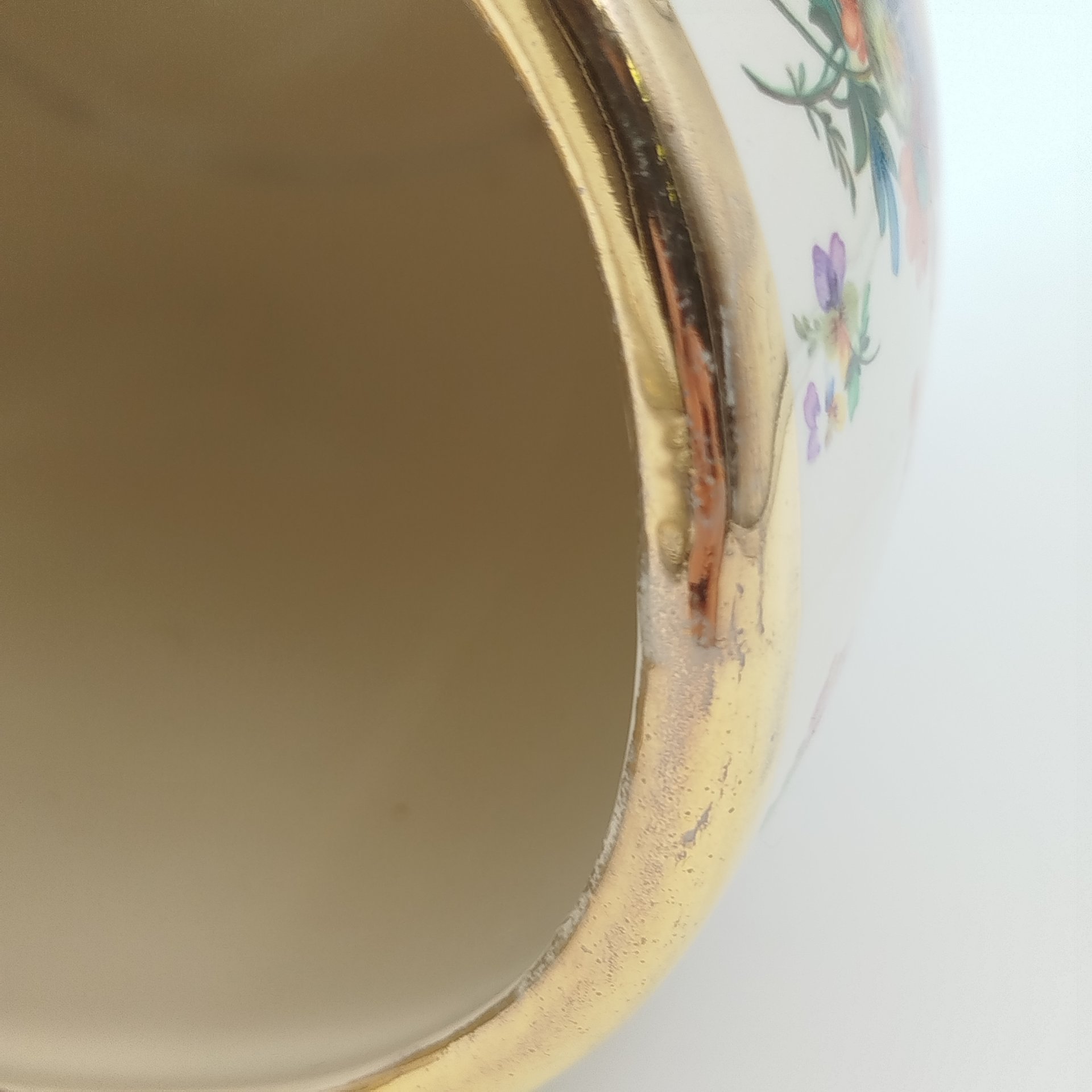 Ваза в форме фигурной корзинки, украшенная обильным цветочным декором, Keralux, фаянс, деколь, золочение, Boch Freres Keramis, Бельгия, 1950-1960 гг.