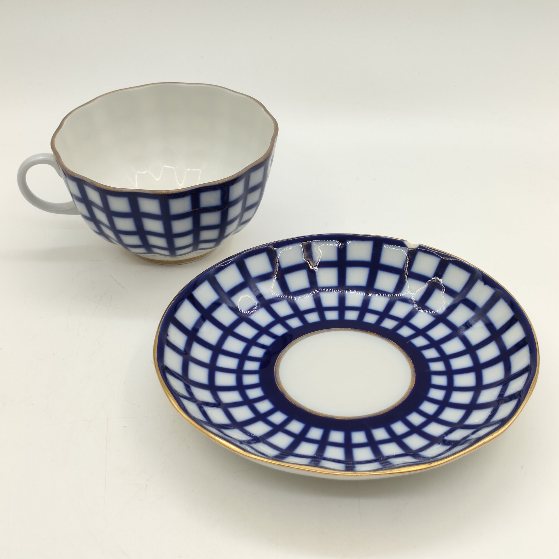 Пара чайная "Кобальтовая клетка", автор рисунка Шуляк Г.Д., автор формы "Тюльпан" Яковлева С.Е.