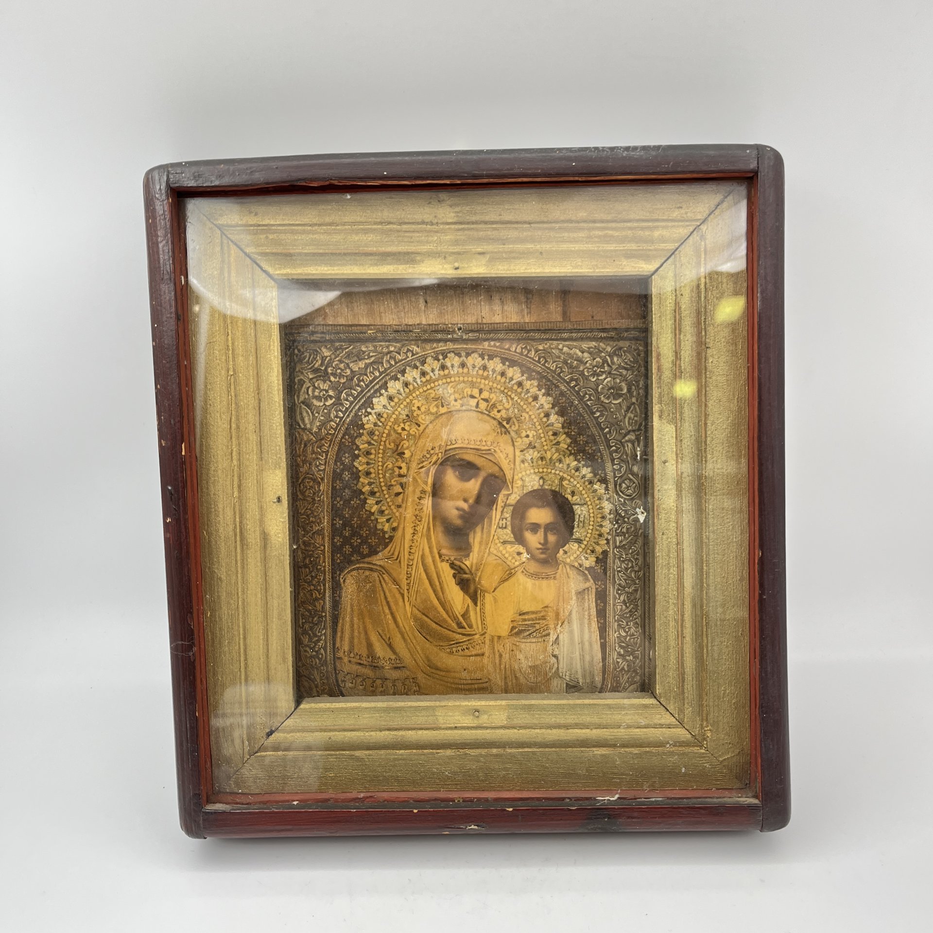 Икона в киоте "Образ Богородицы Казанской", дерево, хромолитография, стекло, Российская империя, 1900-1915 гг.