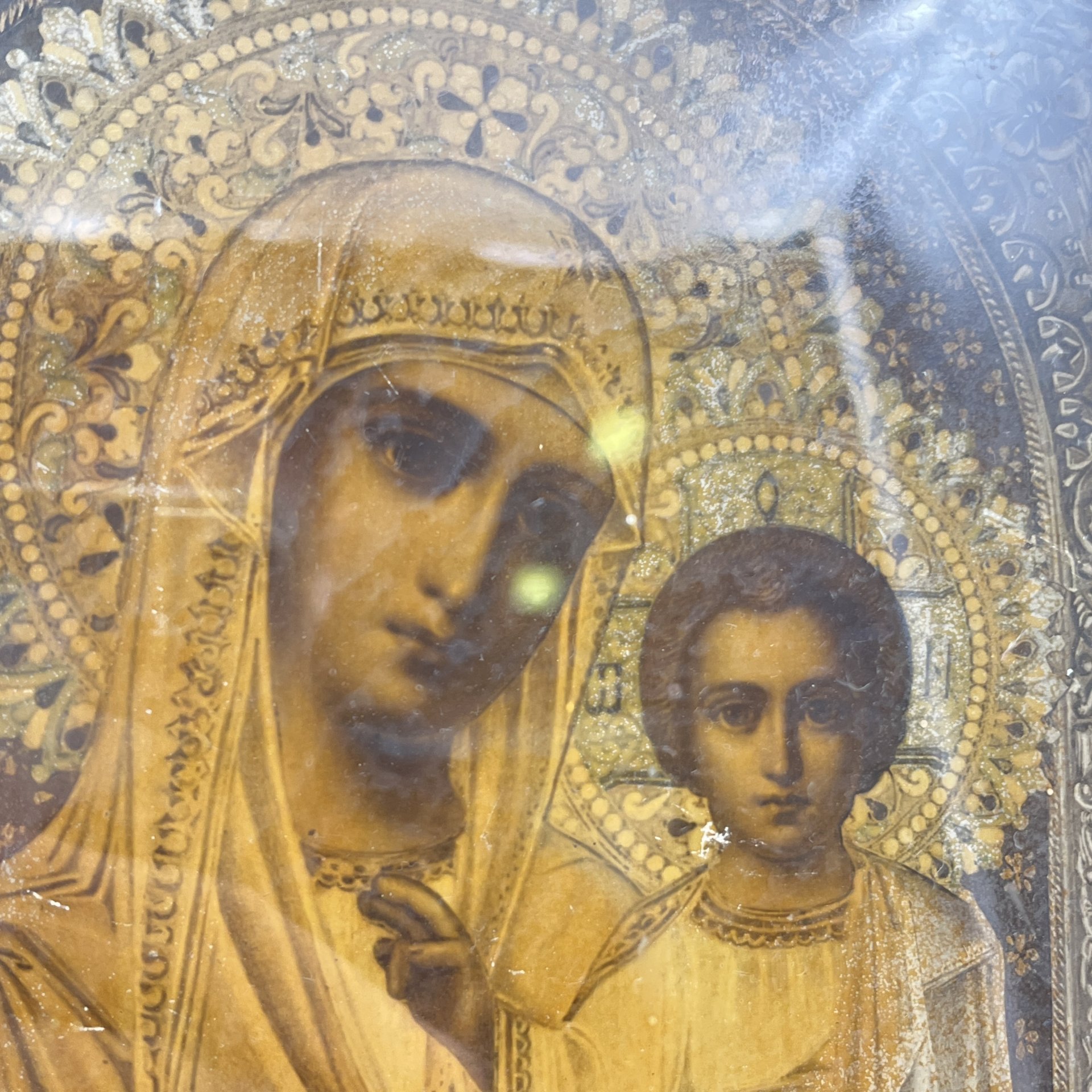 Икона в киоте "Образ Богородицы Казанской", дерево, хромолитография, стекло, Российская империя, 1900-1915 гг.
