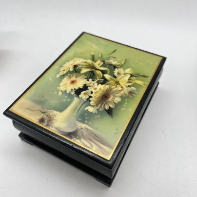 Лаковая шкатулка "Цветы", папье-маше, деколь, Россия, 2000-2015 гг.