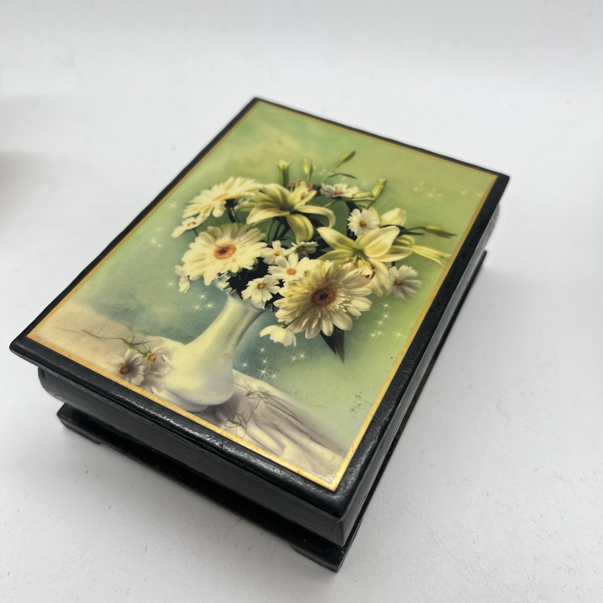 Лаковая шкатулка "Цветы", папье-маше, деколь, Россия, 2000-2015 гг.