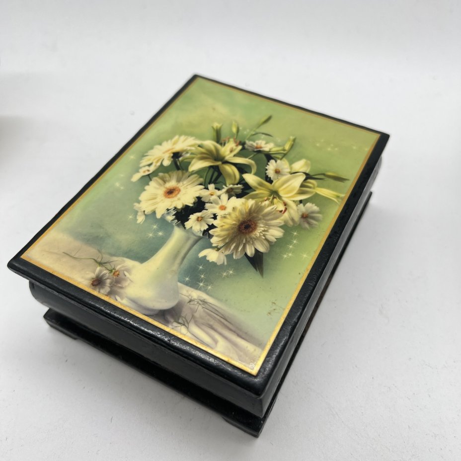 Лаковая шкатулка "Цветы", папье-маше, деколь, Россия, 2000-2015 гг.