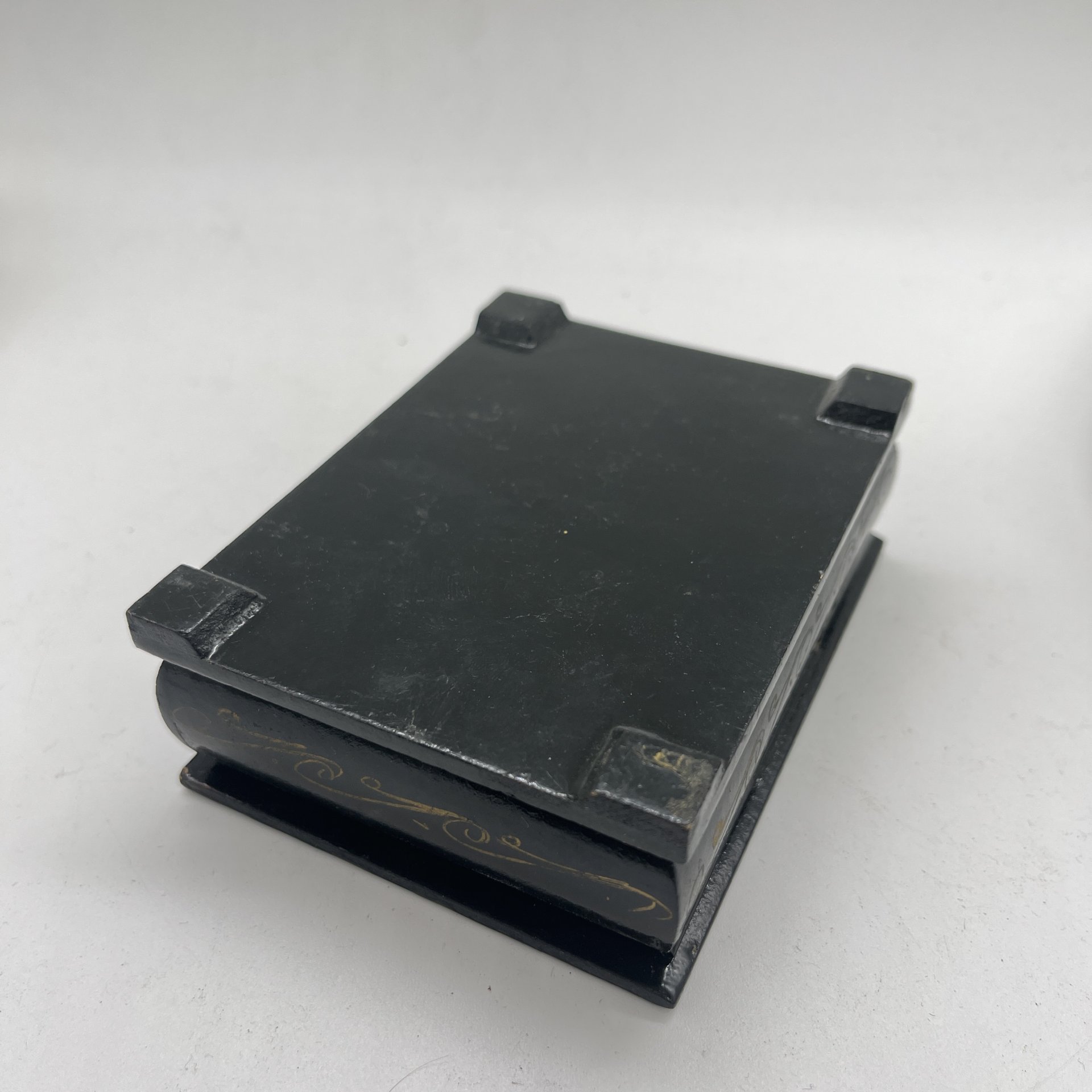 Лаковая шкатулка "Цветы", папье-маше, деколь, Россия, 2000-2015 гг.