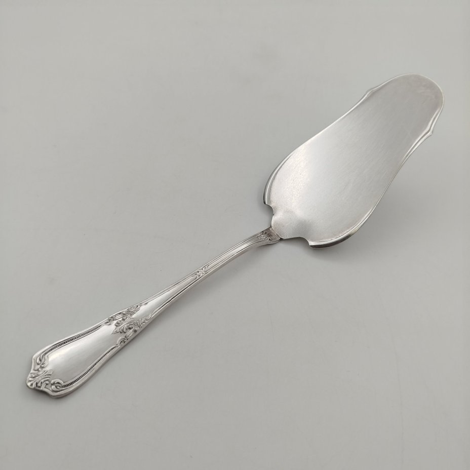 Лопатка для торта с растительным декором, мНЦ (медь-никель-цинк), Киевский завод столовых приборов и посуды им. Дзержинского (ЗiД, ЗиД), СССР, 1960-1980 гг., Киевский завод столовых приборов и посуды им. Дзержинского (ЗiД
