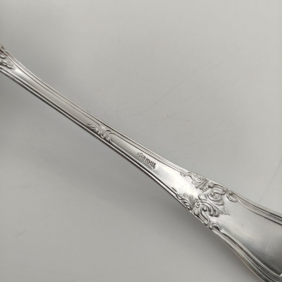 Лопатка для торта с растительным декором, мНЦ (медь-никель-цинк), Киевский завод столовых приборов и посуды им. Дзержинского (ЗiД, ЗиД), СССР, 1960-1980 гг., Киевский завод столовых приборов и посуды им. Дзержинского (ЗiД