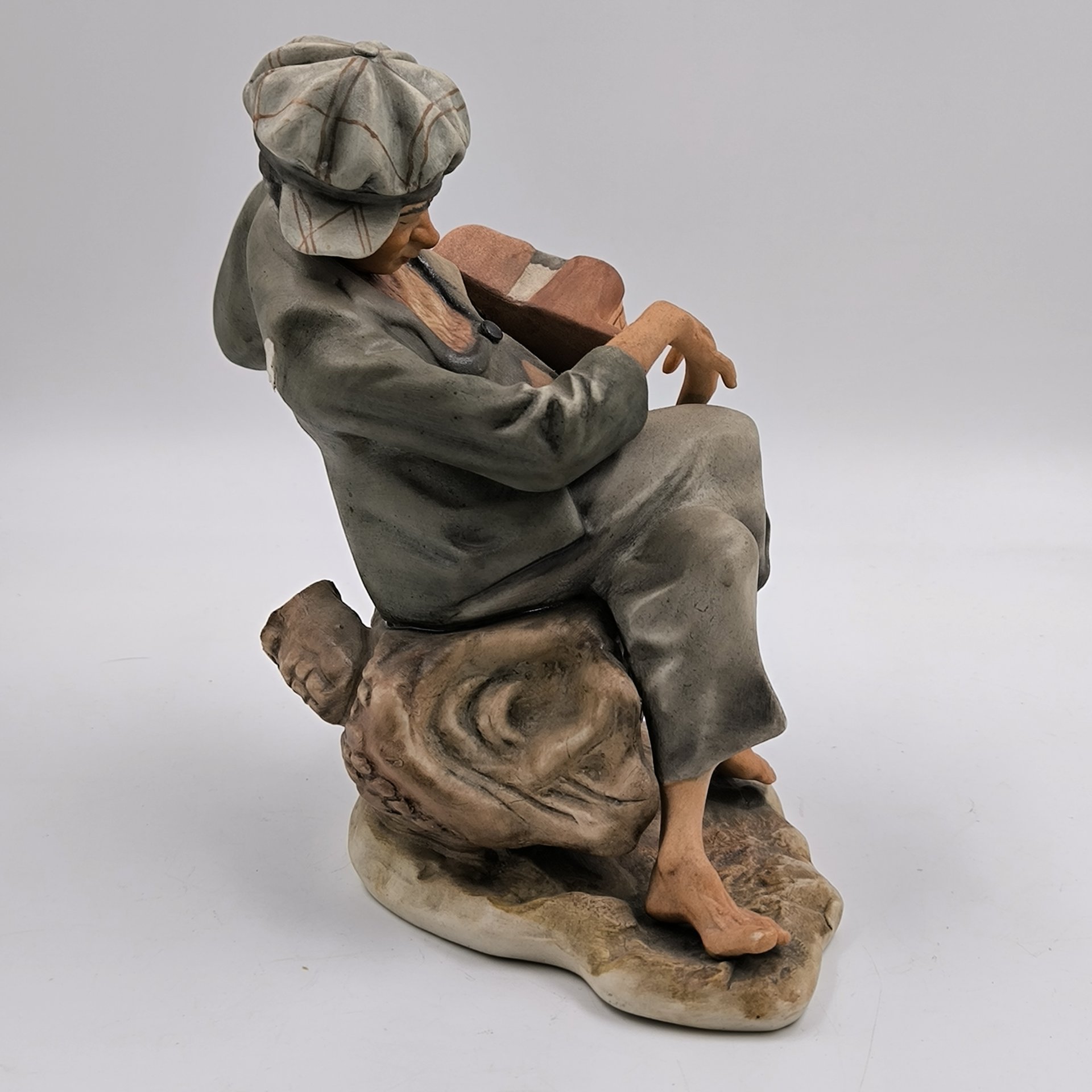 Статуэтка "Баянист", скульптор Emil Cretu, фирма "Рoema", фарфор, роспись, Румыния, 1995-2015 гг.