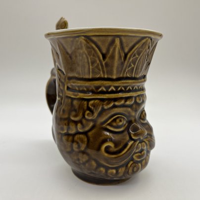 Кружка пивная с фигурной ручкой "Царь Дадон", керамика, цветные поливы, Московский завод «Изолятор», СССР, 1970-1980 гг.